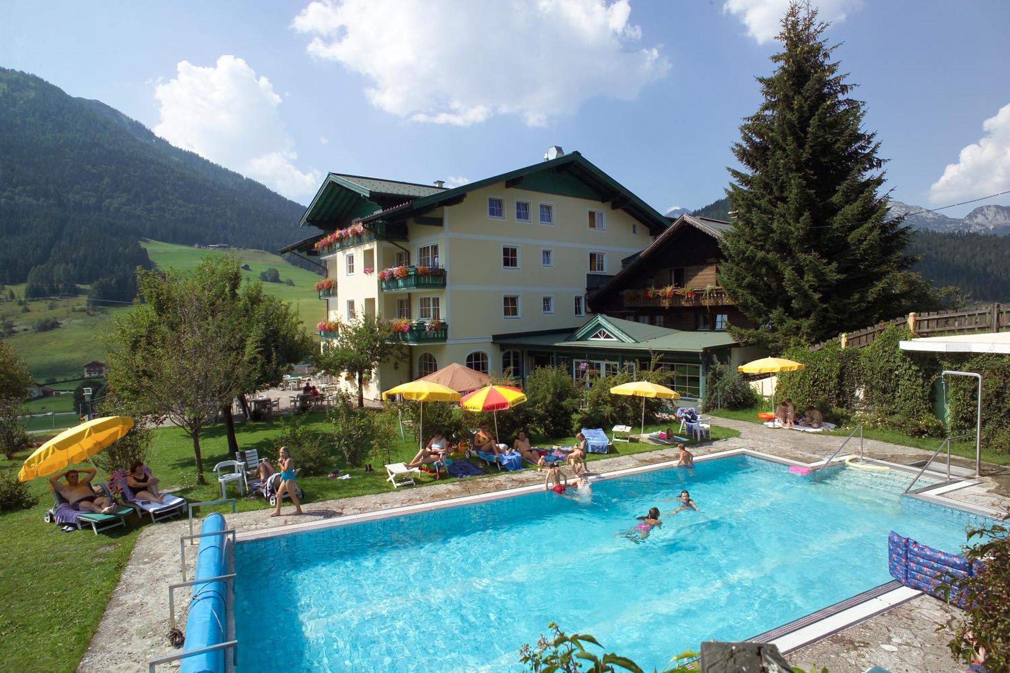 Wohlfuehlresort Und Feriengut Martinerhof Sankt Martin am Tennengebirge Dış mekan fotoğraf