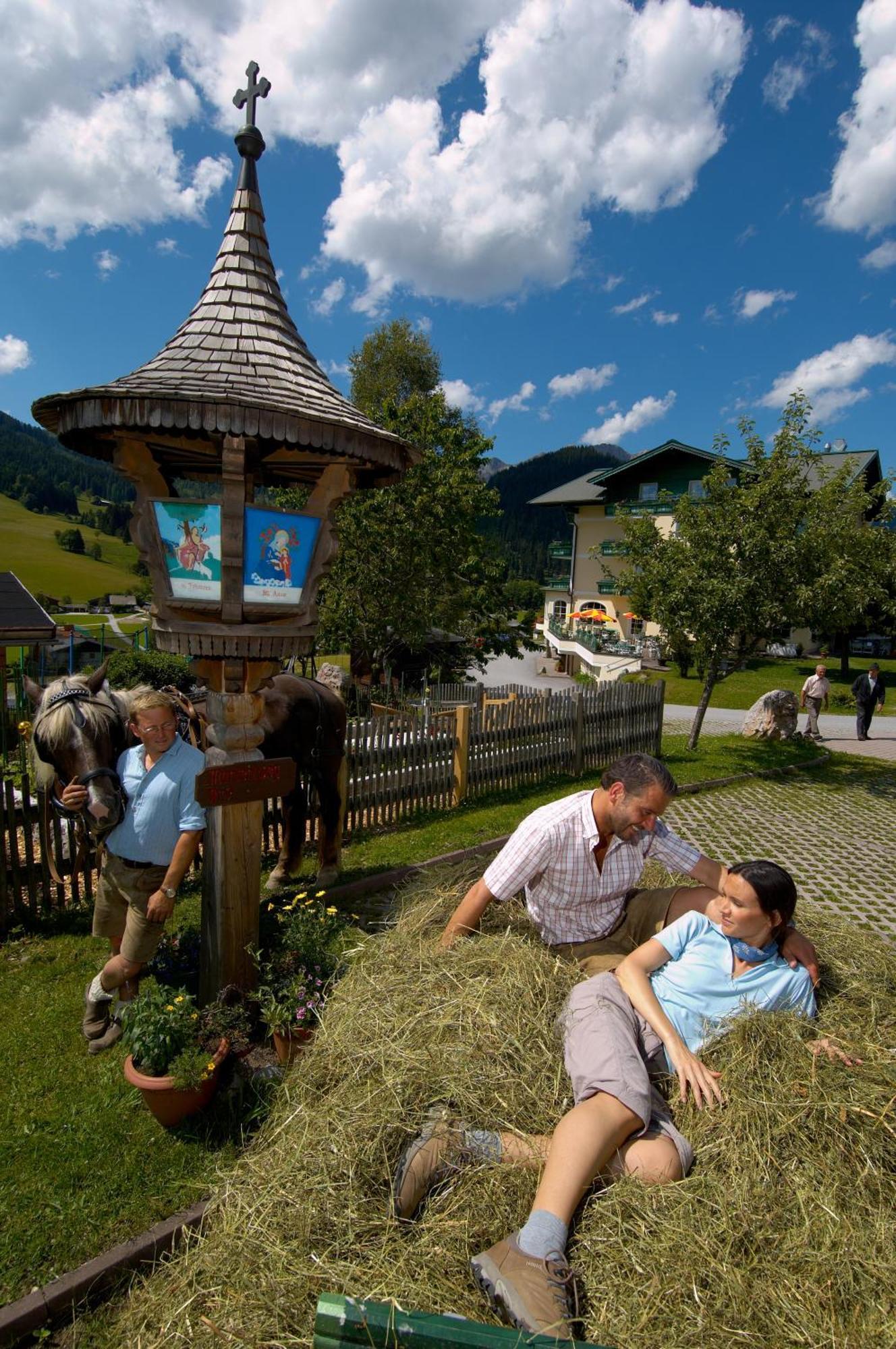 Wohlfuehlresort Und Feriengut Martinerhof Sankt Martin am Tennengebirge Dış mekan fotoğraf