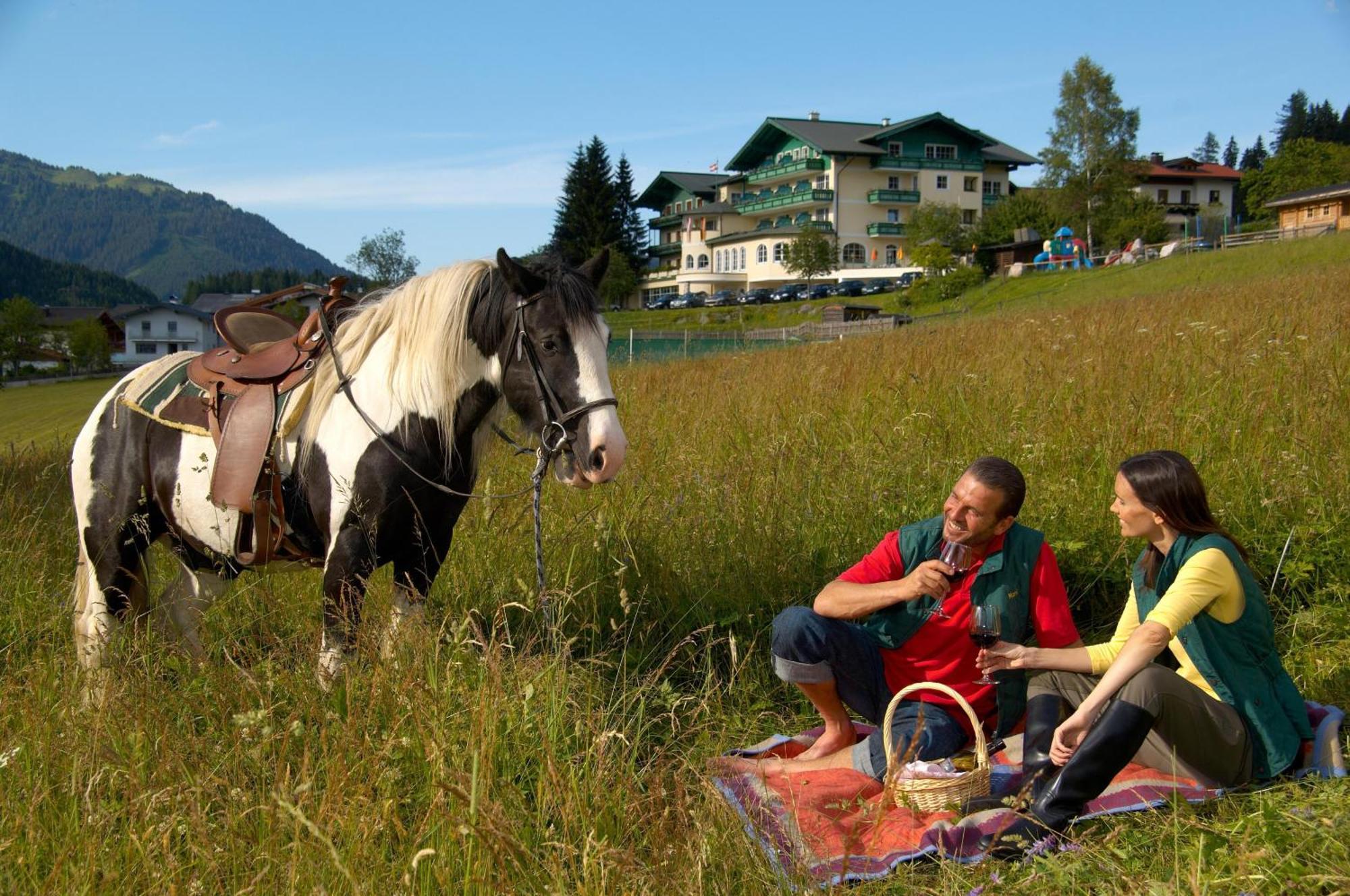 Wohlfuehlresort Und Feriengut Martinerhof Sankt Martin am Tennengebirge Dış mekan fotoğraf